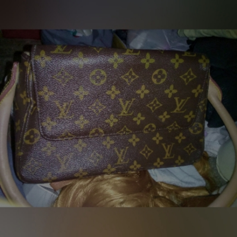 Louis Vuitton Hangbag 👜